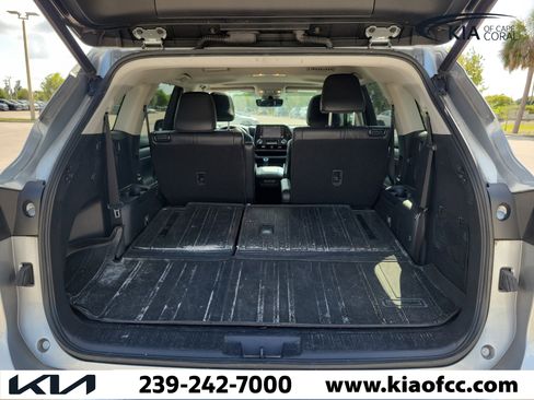 Used 2022 Toyota Highlander XLE FWD image 10