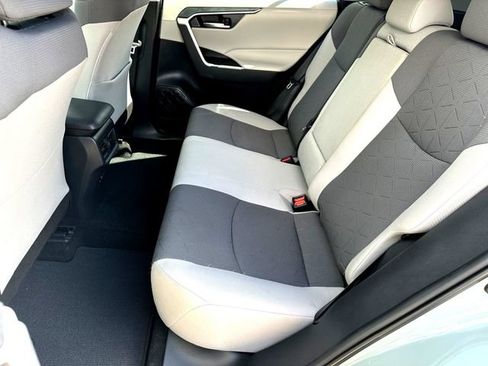 Used 2021 Toyota RAV4 XLE w/ Convenience Package FWD image 25