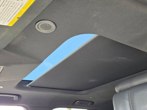 Used 2023 Land Rover Discovery HSE R-Dynamic image 13