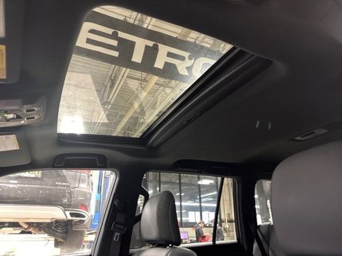 Used 2023 Lexus GX 460 Premium image 23