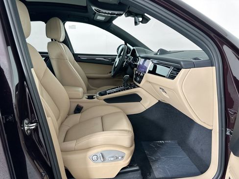 Certified 2026 Porsche Macan image 29