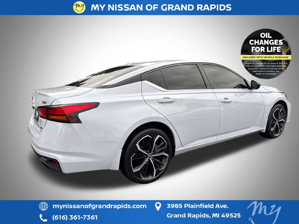 Used 2025 Nissan Altima 2.5 SR AWD/4WD image 8