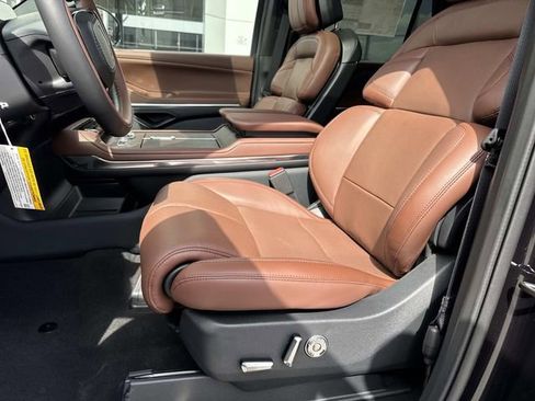 New 2026 Lincoln Navigator L Reserve AWD/4WD image 21