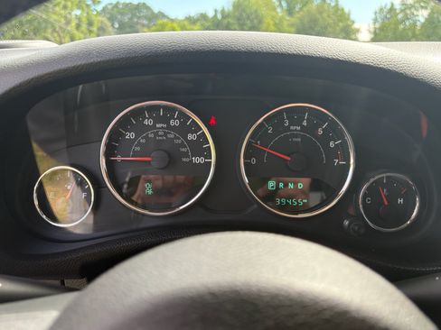 Used 2015 Jeep Wrangler Unlimited Sahara w/ Connectivity Group AWD/4WD image 17