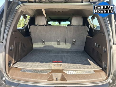Used 2021 GMC Yukon XL Denali w/ Denali Premium Package image 13