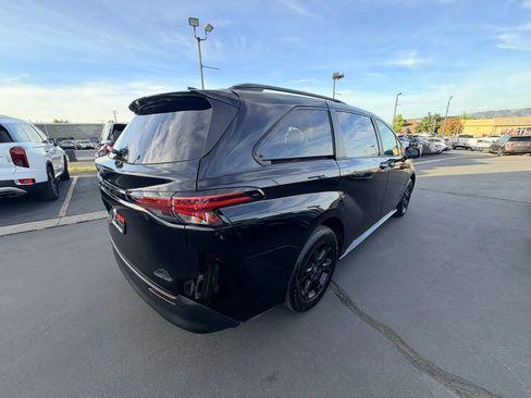 Used 2026 Toyota Sienna XLE Woodland Edition AWD/4WD image 4