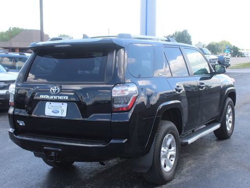 Used 2024 Toyota 4Runner SR5 AWD/4WD image 5