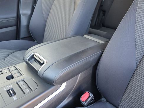 Used 2024 Toyota Highlander LE image 11