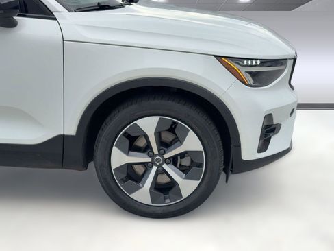 Certified 2023 Volvo XC40 B5 Plus w/ Protection Package Premier image 12
