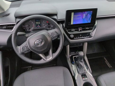 Used 2024 Toyota Corolla Cross LE FWD image 21