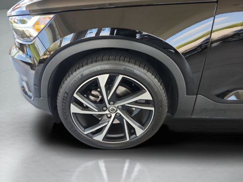 Used 2019 Volvo XC40 T5 R-Design image 26