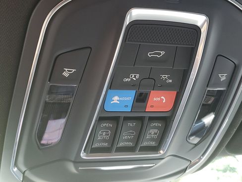 New 2025 Jeep Grand Cherokee Limited w/ Black Appearance Package image 20