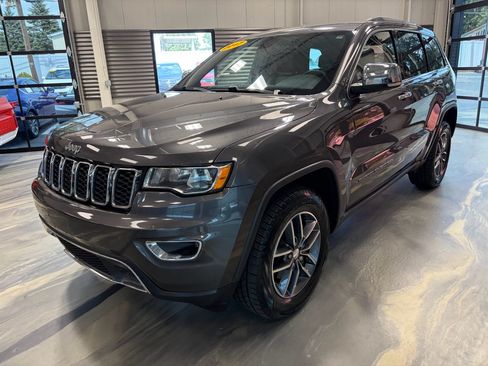 Used 2017 Jeep Grand Cherokee Limited AWD/4WD image 3