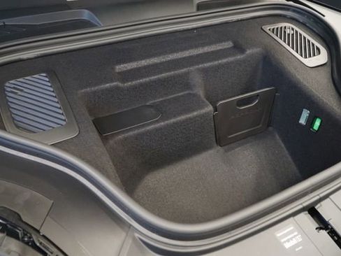 New 2026 Porsche Macan 4 Electric image 14