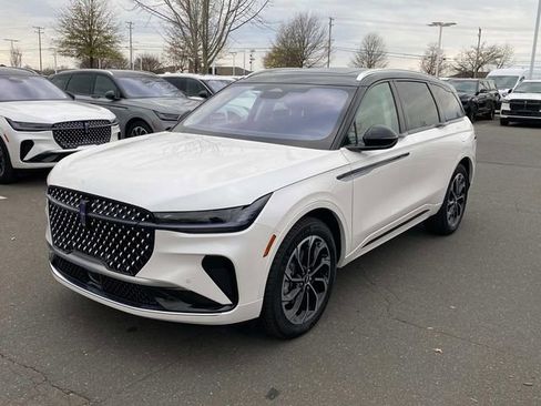 New 2026 Lincoln Nautilus Reserve image 3