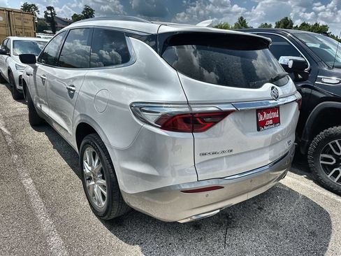 Used 2023 Buick Enclave Essence w/ Experience Buick Package FWD image 5