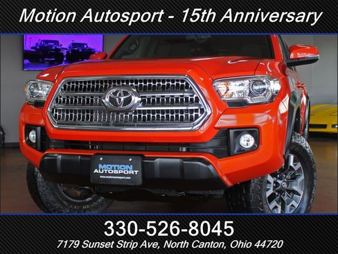 Used 2017 Toyota Tacoma TRD Off-Road w/ Premium & Technology Package image 57