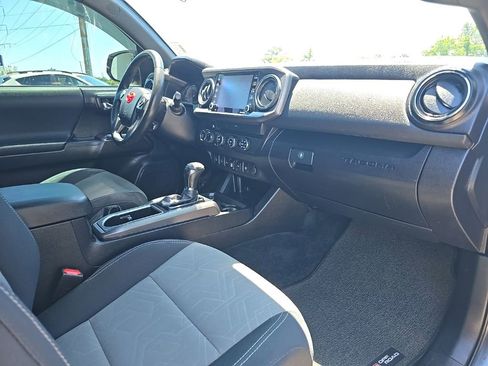 Used 2020 Toyota Tacoma TRD Off-Road w/ Technology Package AWD/4WD image 35