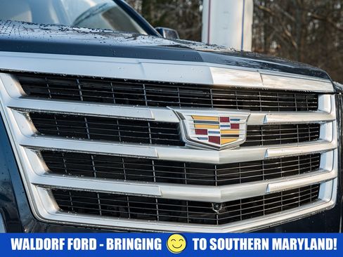 Used 2019 Cadillac Escalade ESV Luxury image 12