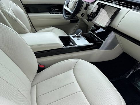 Certified 2025 Land Rover Range Rover SE AWD/4WD image 17