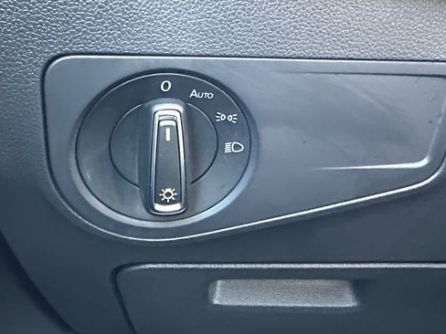 Used 2024 Volkswagen Tiguan SE image 17