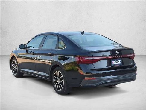 Used 2025 Volkswagen Jetta SE FWD image 8