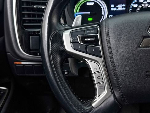 Used 2018 Mitsubishi Outlander SEL image 29