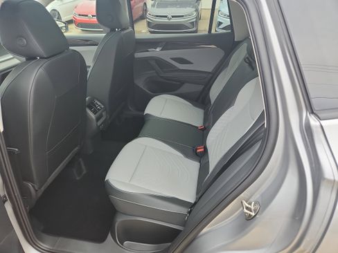 New 2026 Volkswagen Tiguan SE image 11