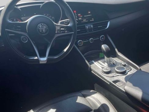 Used 2018 Alfa Romeo Giulia RWD image 4