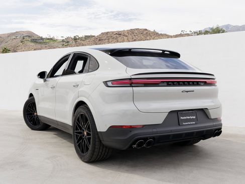 New 2026 Porsche Cayenne E-Hybrid Coupe image 3