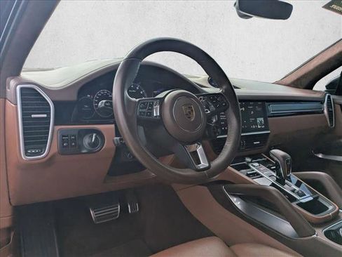 Used 2021 Porsche Cayenne Turbo image 10