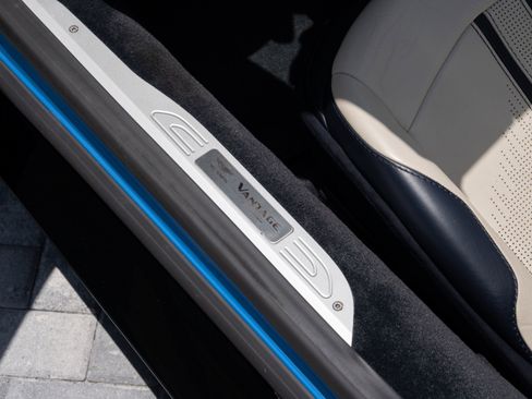Used 2021 Aston Martin V8 Vantage Roadster RWD image 43