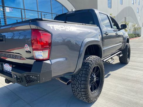 Used 2017 Toyota Tacoma TRD Sport w/ Premium & Technology Package image 20