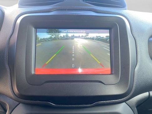 Used 2020 Jeep Renegade Altitude FWD image 23