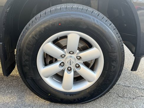 Used 2014 Nissan Titan SV w/ SV Value Truck Package image 31