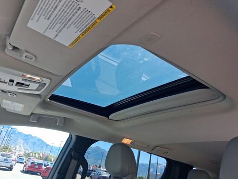 Certified 2025 Toyota Sienna XLE FWD image 24