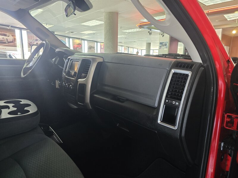 Used 2019 RAM 1500 Classic SLT AWD/4WD image 11