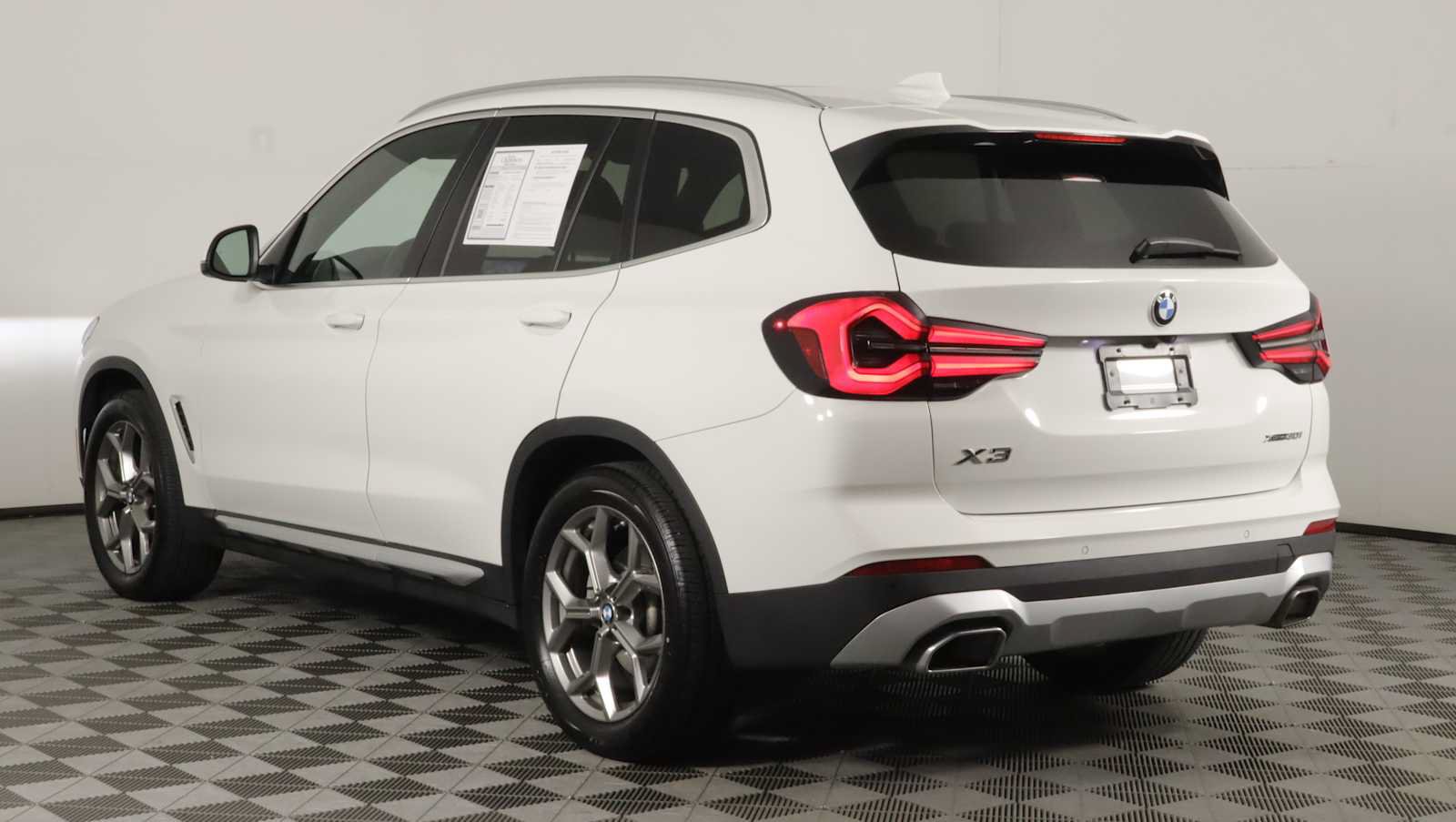 Used 2024 BMW X3 xDrive30i w/ Convenience Package AWD/4WD image 4