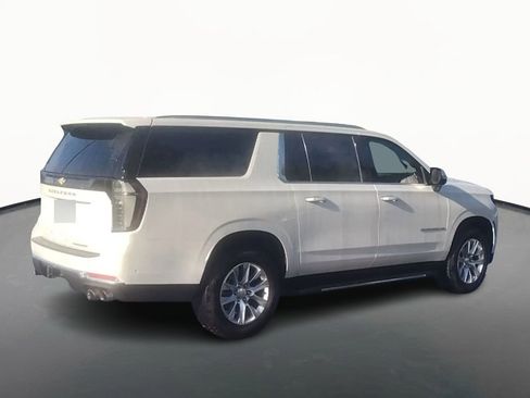 Used 2025 Chevrolet Suburban Premier image 3