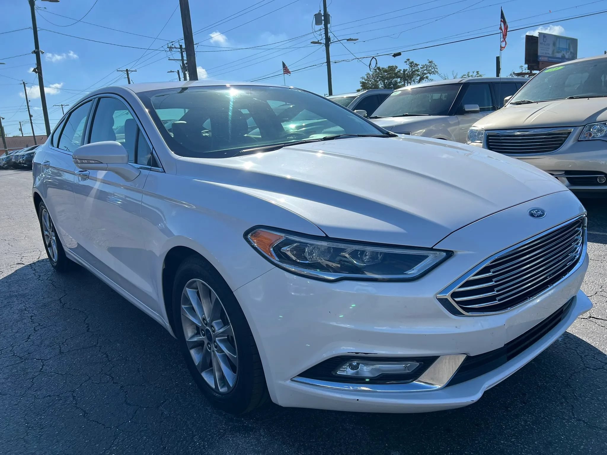 Used 2017 Ford Fusion SE w/ Fusion SE Technology Package FWD image 4