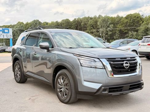 Used 2022 Nissan Pathfinder SV w/ Cargo Package AWD/4WD image 8