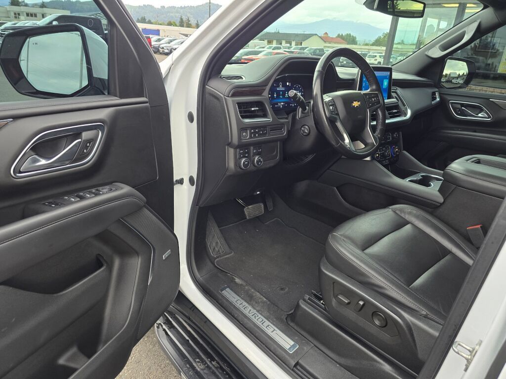Used 2022 Chevrolet Suburban LT w/ Luxury Package AWD/4WD image 22