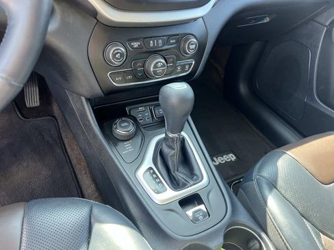 Used 2018 Jeep Cherokee Limited w/ Luxury Group image 30