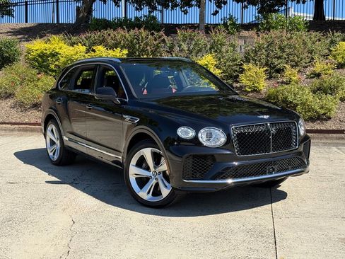 Used 2024 Bentley Bentayga image 1
