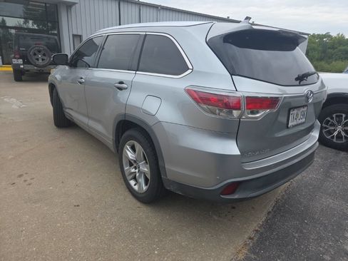 Used 2016 Toyota Highlander Limited Platinum FWD image 4