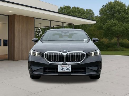 Used 2025 BMW 530i xDrive image 3