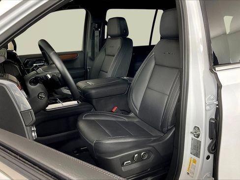 Used 2025 GMC Yukon XL Denali image 22