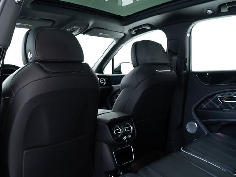 Certified 2021 Bentley Bentayga image 23