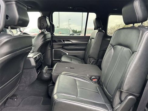 Used 2023 Jeep Wagoneer L Series II image 13