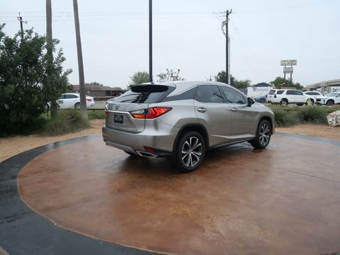 Certified 2022 Lexus RX 350 FWD w/ Premium Package image 2